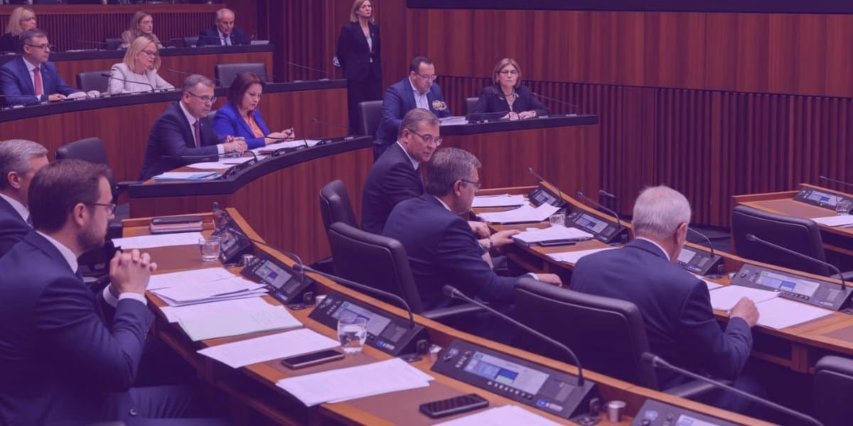 Senado avança em PEC que propõe fim da reeleição e unificação das eleições a partir de 2034
